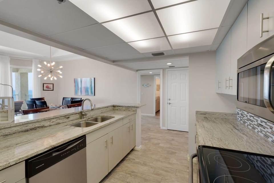 New appliances, granite counter tops, new tile flooring. Elegant, fresh & modern