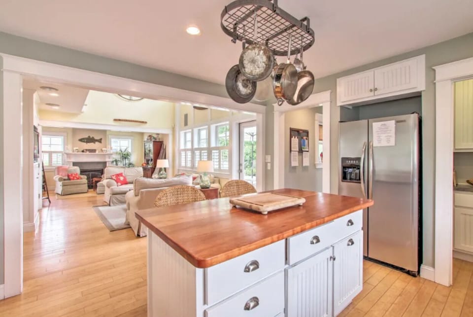 Kitchen to Great Room 