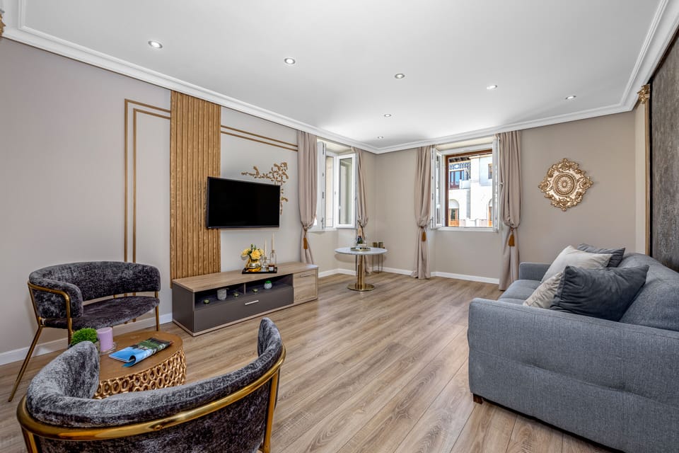 City Apartment, City View | Living area | Smart TV, Netflix