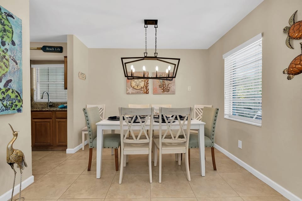 Blue Turtle Cottage Dining Room
