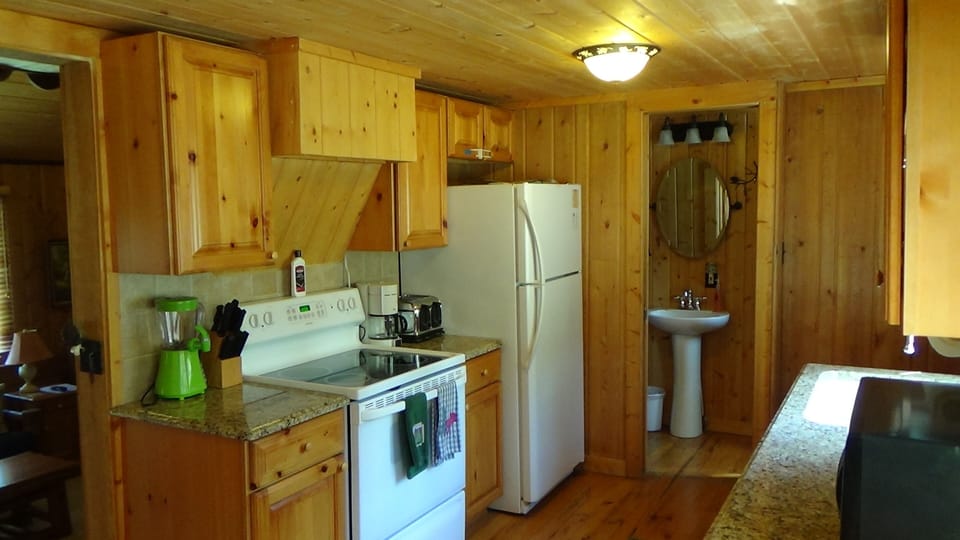 Kitchen with amenities 