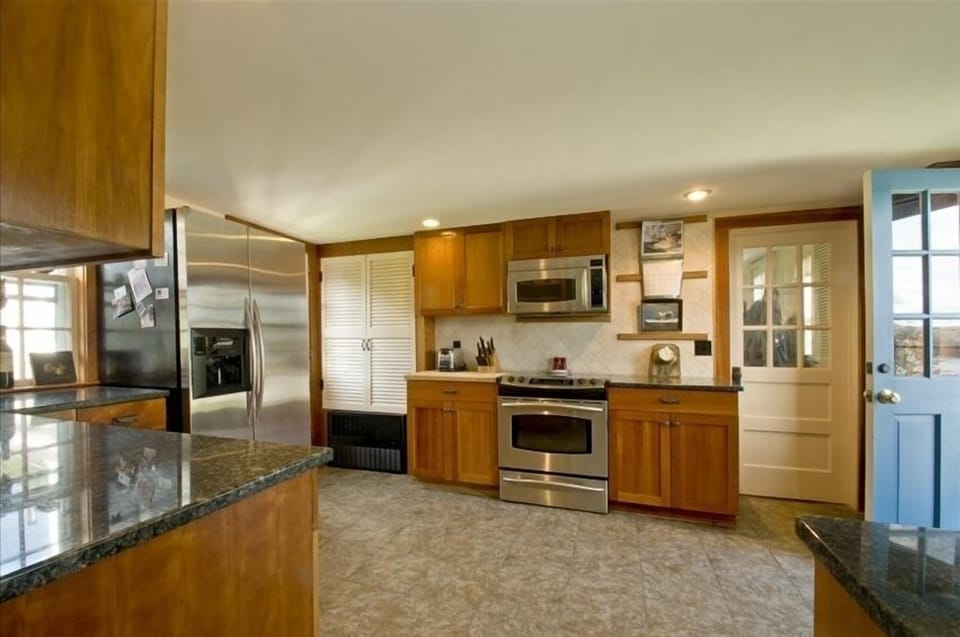 Kitchen (Photo 1)