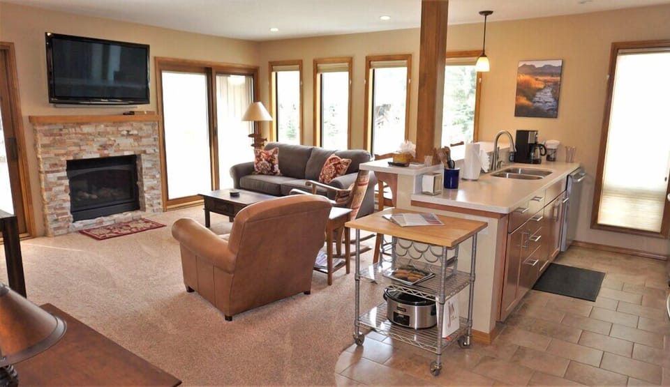 Living Room with cozy gas fireplace