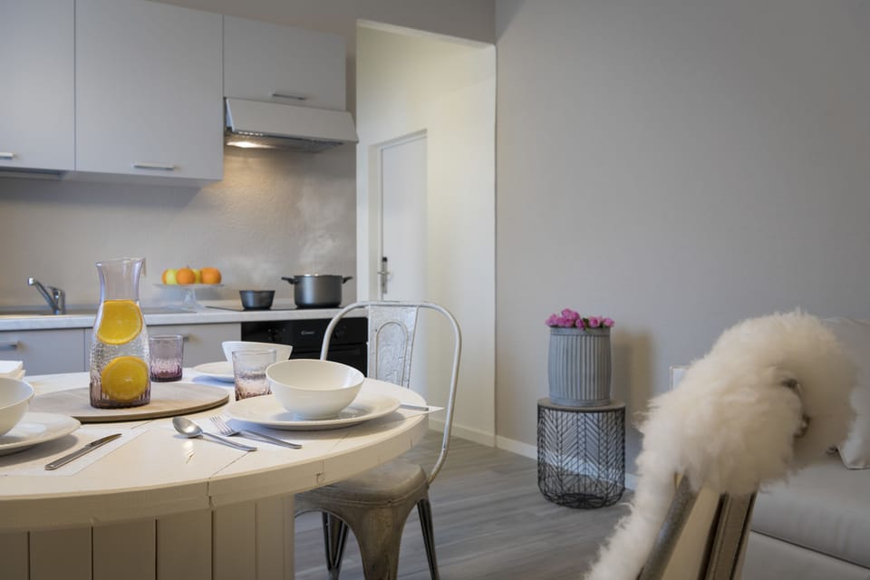 Family Apartment, 2 Bedrooms | Private kitchen | Espresso maker, coffee grinder