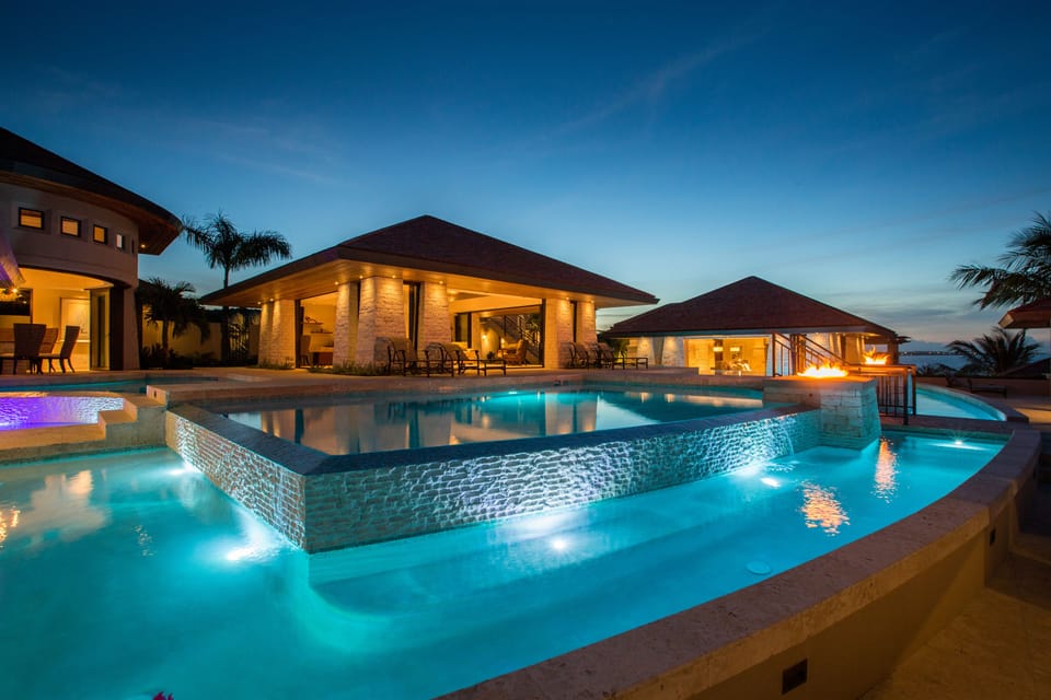 Your perfect backdrop for cocktail hour, jazz night, steel pan or Karaoke night