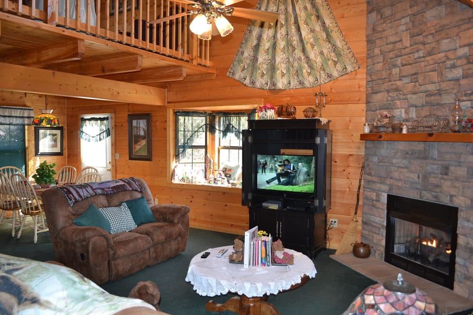 Living room bay window and dining