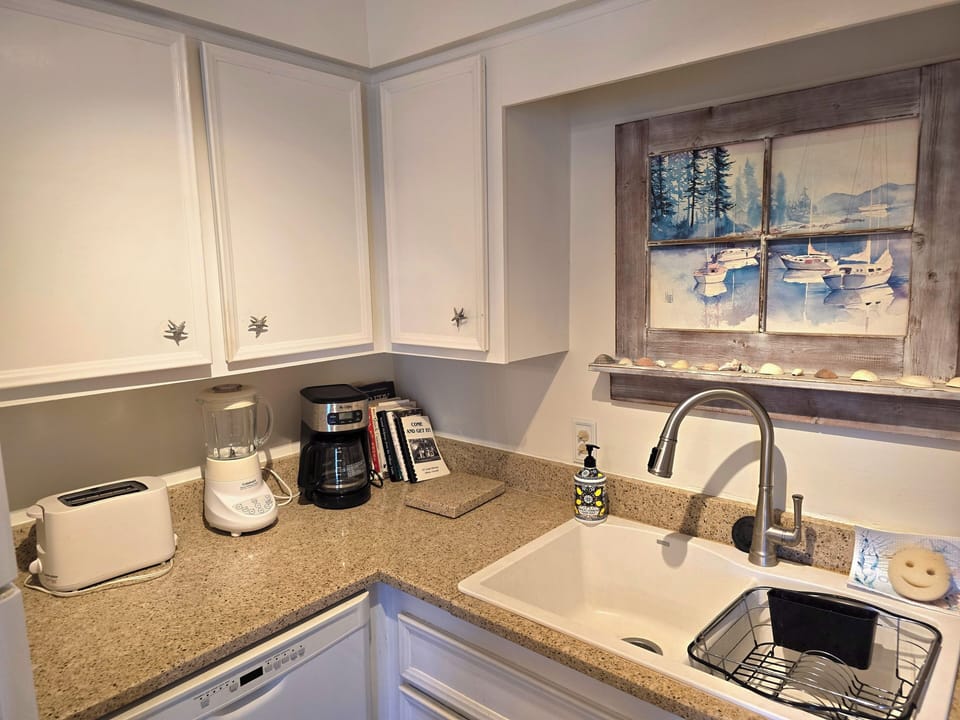Coffee maker, Blender, food processor, toaster and microwave oven