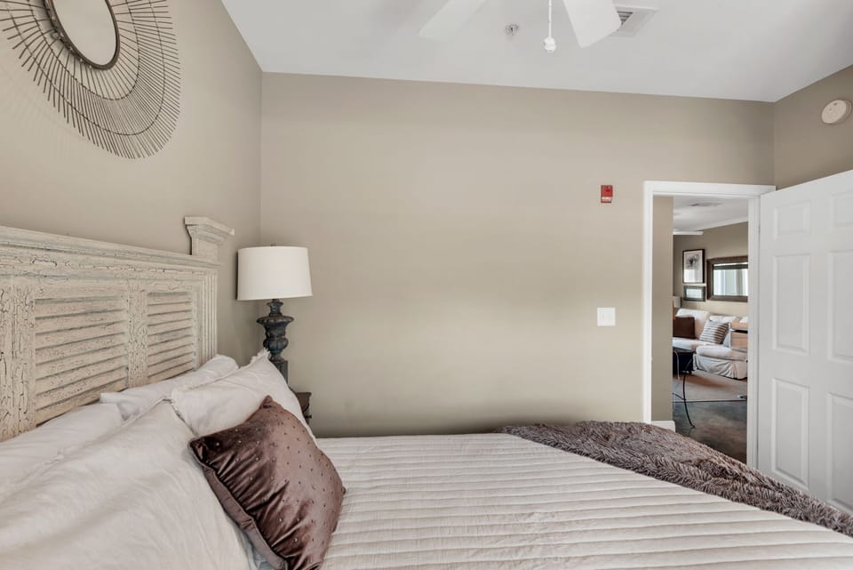 Queen bed in second bedroom 