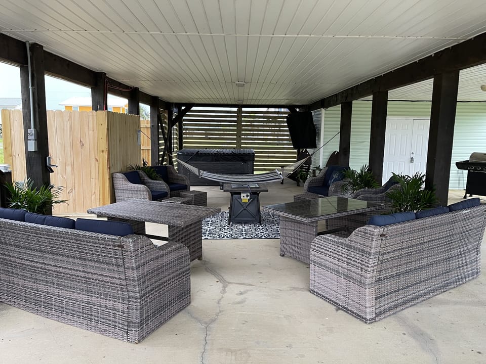 Outdoor living area with propane fire pit!