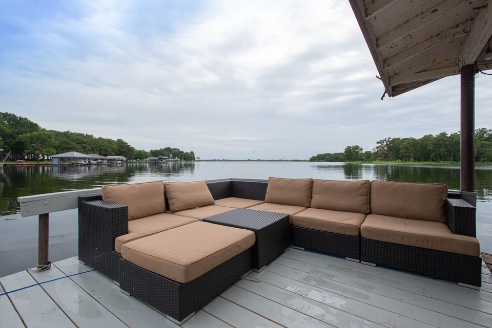 Dock lounge couch