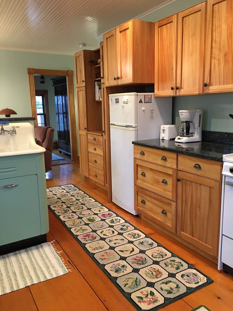 Looking from kitchen toward bedroom