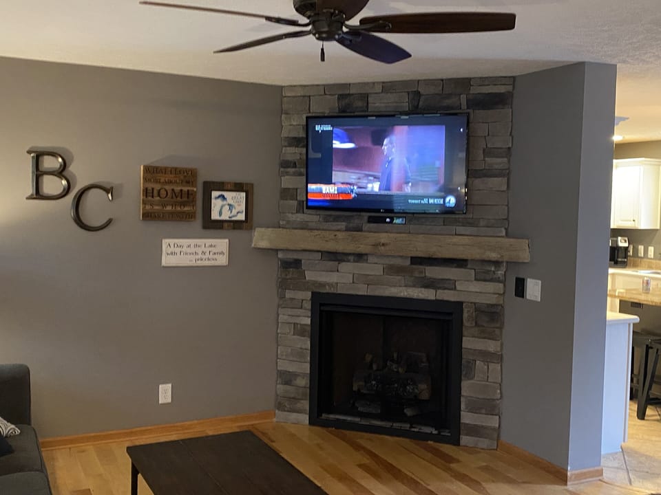 Greatroom TV 