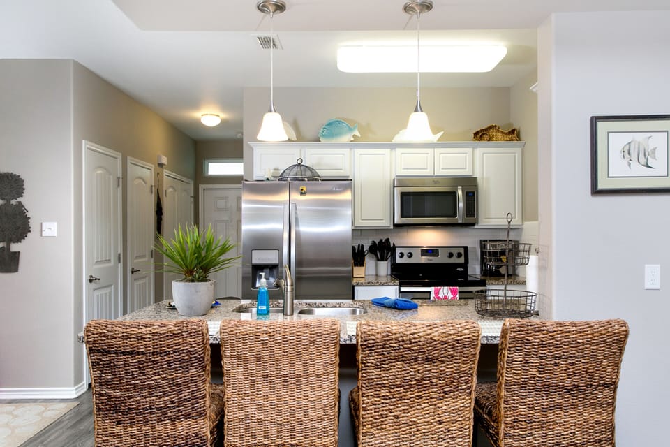Kitchen and bar area Entertain while cooking