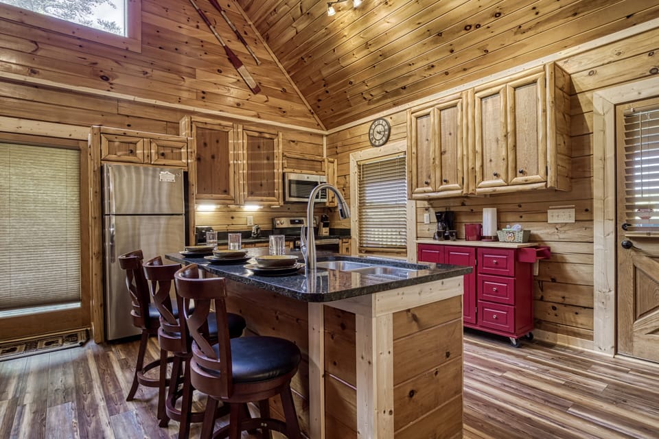 Lake Front Cabin in Pigeon Forge with a Dock - Smoke on the Water - Fully furnished kitchen with stainless steel appliances