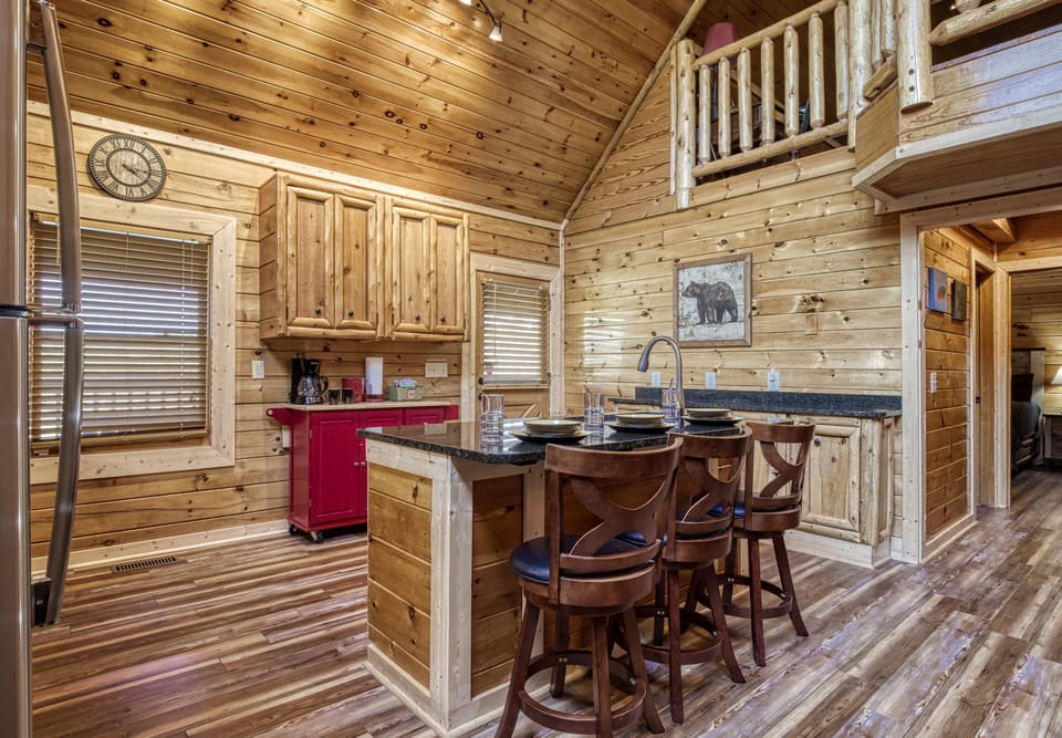 Lake Front Cabin in Pigeon Forge with a Dock - Smoke on the Water - Fully furnished kitchen with granite countertops and stainless steel appliances