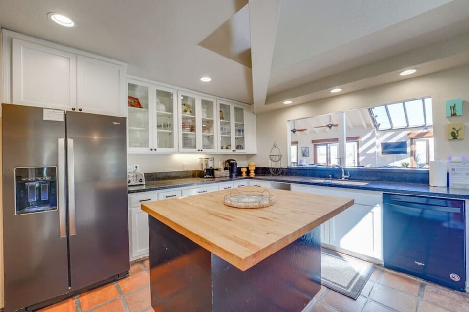 Large Kitchen with New Appliances, Gas Range, Double Oven