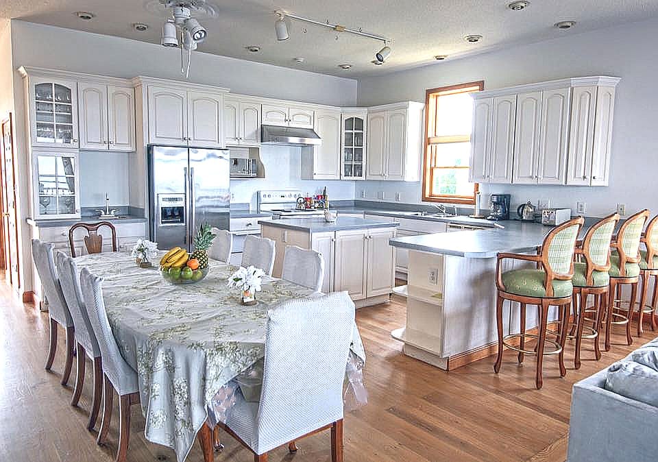 Spacious kitchen and dining area offer plenty of space and options to entertain.