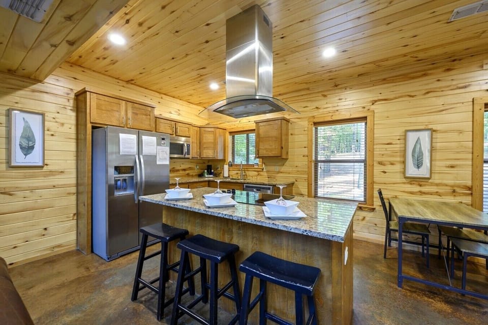 17_Driftwood_Cabin_kitchen_island