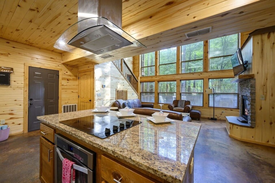 12_Driftwood_Cabin_kitchen_to_great_room_windows