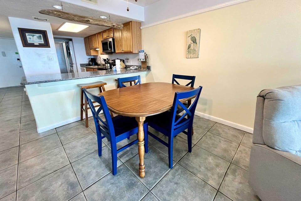 Dining area with bar seating