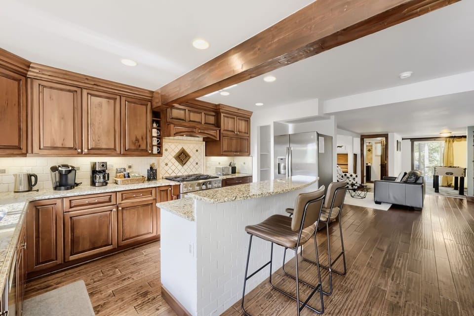 House, 4 Bedrooms | Private kitchen | Coffee/tea maker, fridge, oven, toaster