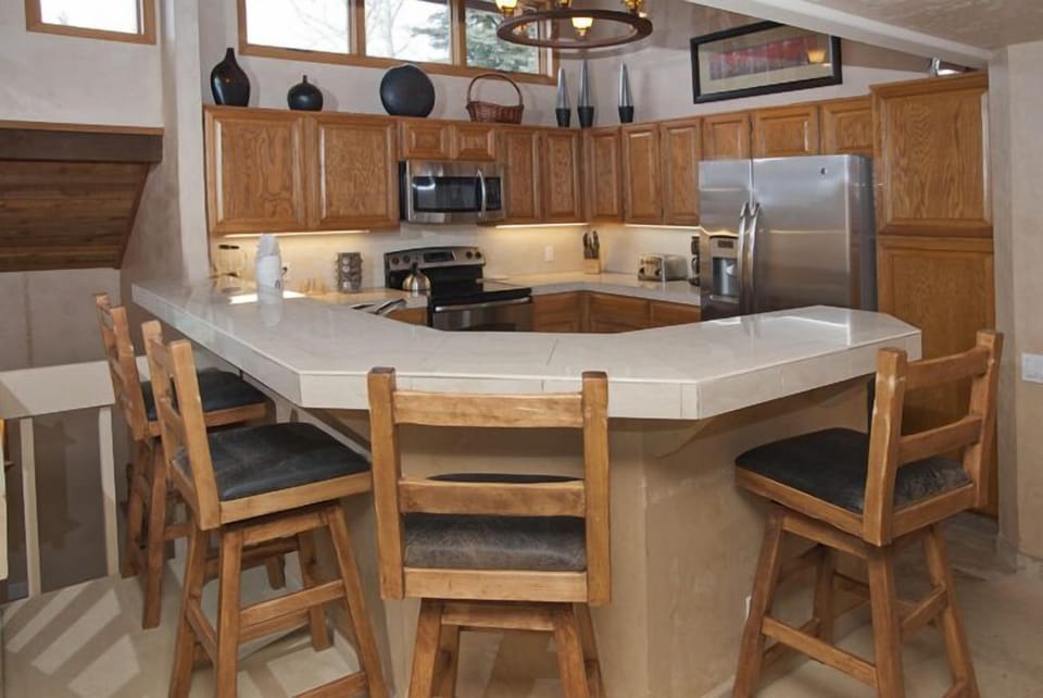 Stainless appliances in fully equiped Kitchen
