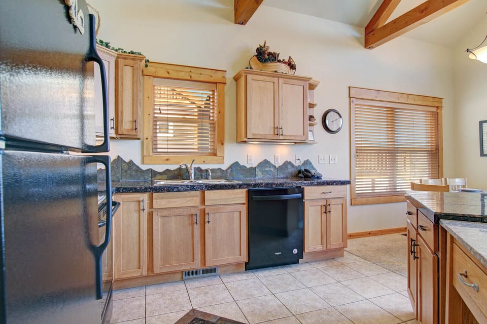 Condo, 2 Bedrooms | Private kitchen | Fridge, microwave, oven, dishwasher