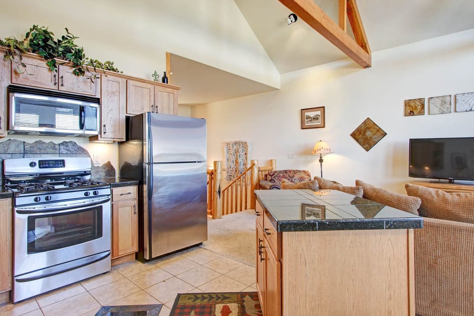 Condo, 2 Bedrooms | Private kitchen | Fridge, microwave, oven, dishwasher
