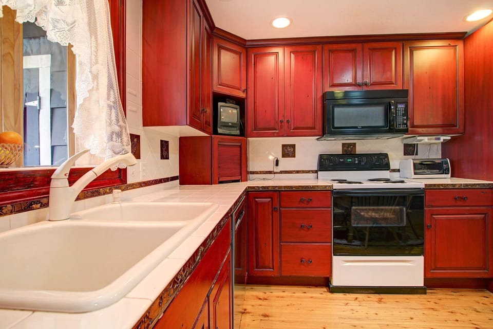 Condo, 2 Bedrooms | Private kitchen | Fridge, microwave, oven, dishwasher