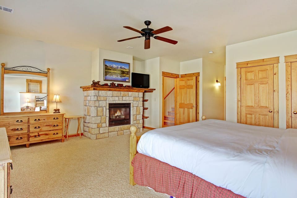 Mount Acoma 38 2 Bedroom Condo by RedAwning Apartment in Estes Park