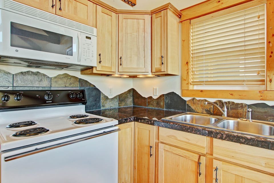 Condo, 2 Bedrooms | Private kitchen | Fridge, microwave, oven, dishwasher