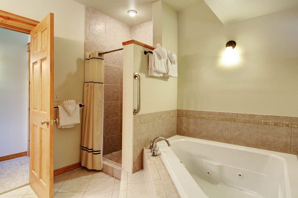 Mount Acoma 38 2 Bedroom Condo by RedAwning Apartment in Estes Park