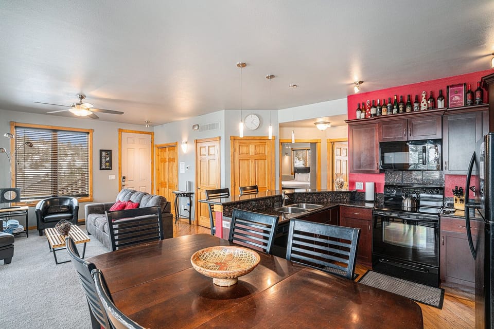 Condo, 2 Bedrooms | Interior