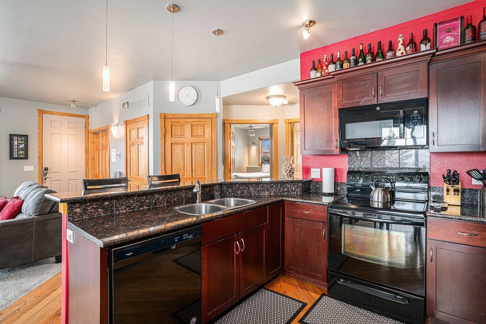 Condo, 2 Bedrooms | Private kitchen | Fridge, microwave, oven, dishwasher