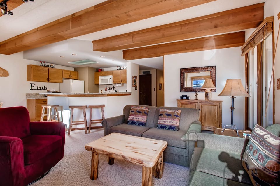 Condo, 2 Bedrooms | Living area