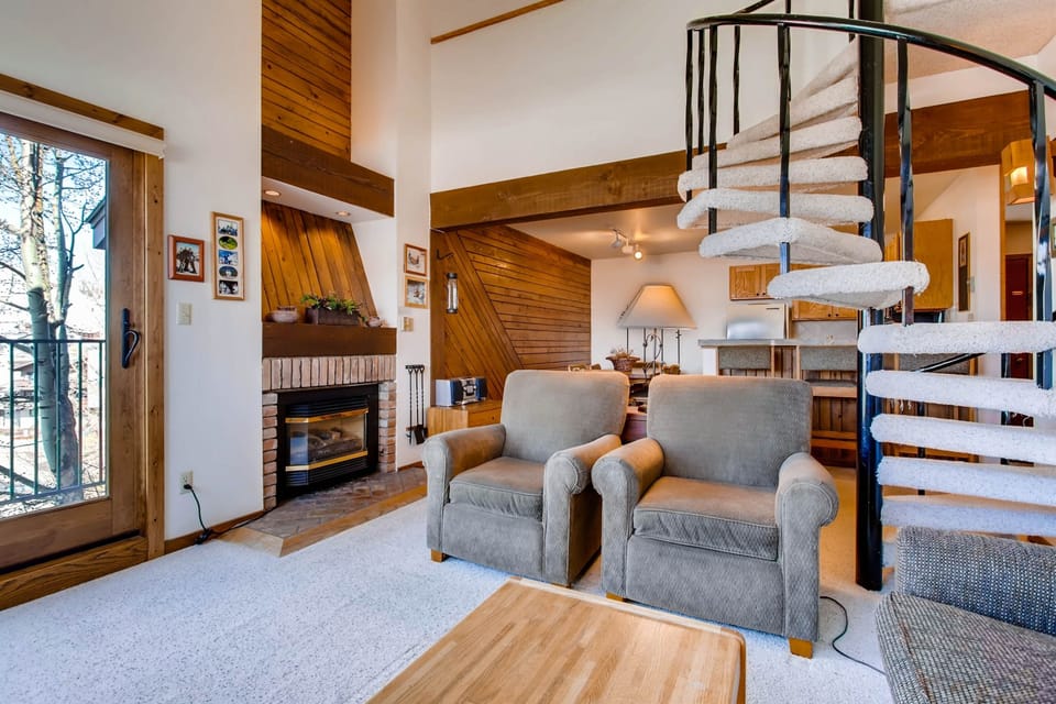 Condo, 2 Bedrooms | Living area