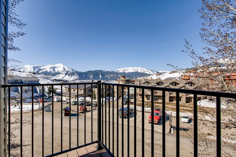 Condo, 2 Bedrooms | Property grounds