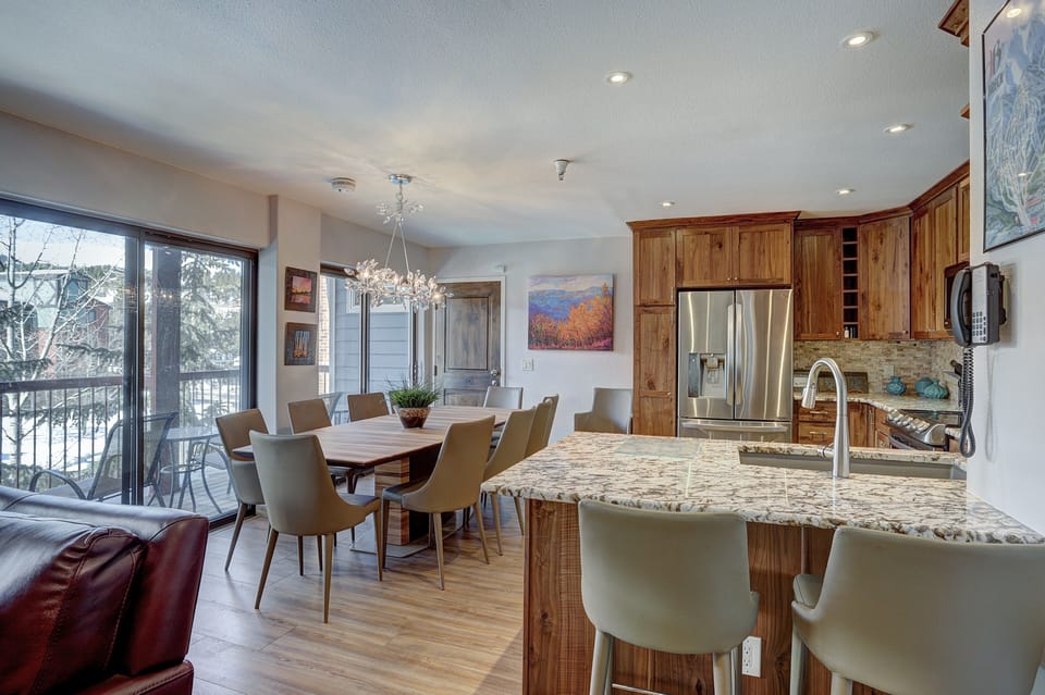 Condo, 4 Bedrooms | Private kitchen | Fridge, oven, coffee/tea maker, toaster