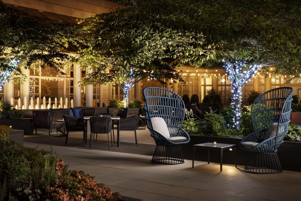 2 bars/lounges, lobby lounge, cocktail bar