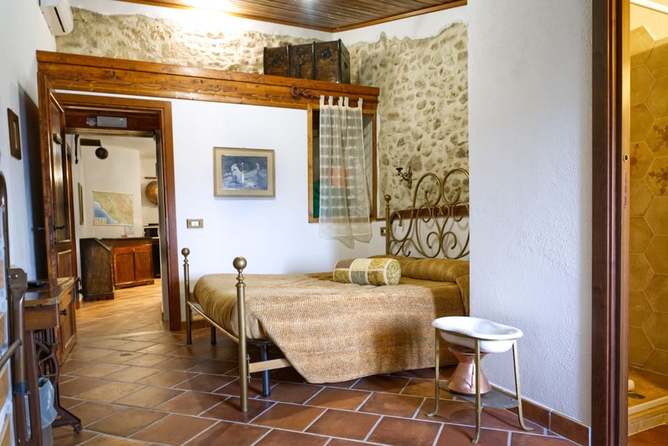 Superior Room, Valley View (La Vedetta) | Individually furnished, desk, blackout drapes, soundproofing