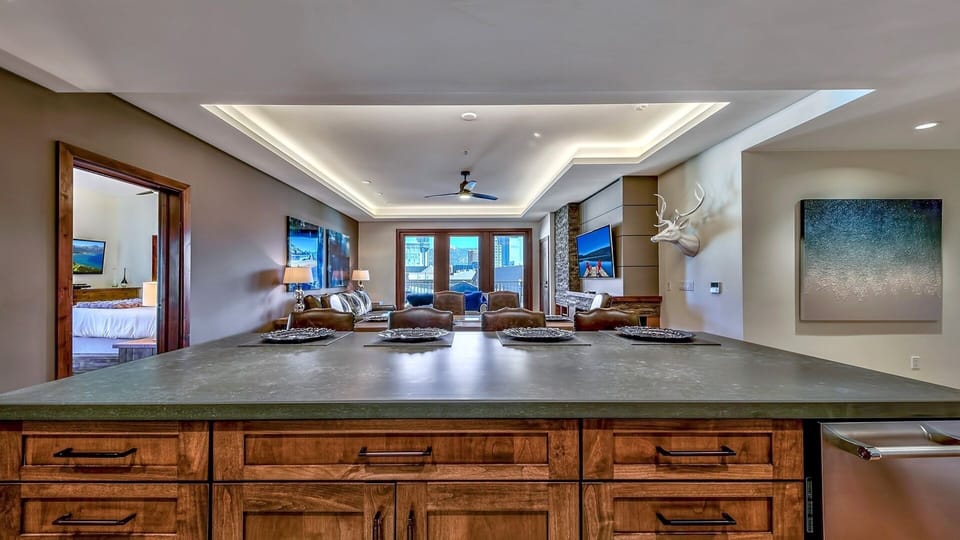 Condo, 3 Bedrooms | Private kitchen | Fridge, microwave, oven, dishwasher