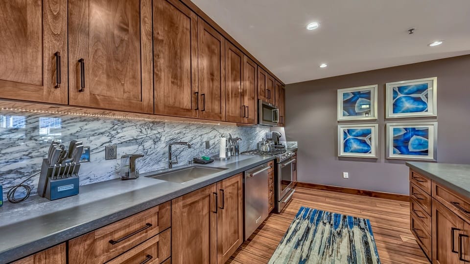 Condo, 3 Bedrooms | Private kitchen | Fridge, microwave, oven, dishwasher