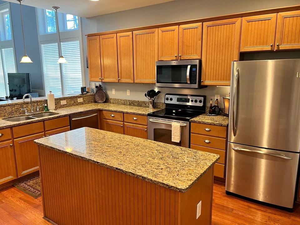 House, 3 Bedrooms | Private kitchen | Fridge, microwave, oven, dishwasher