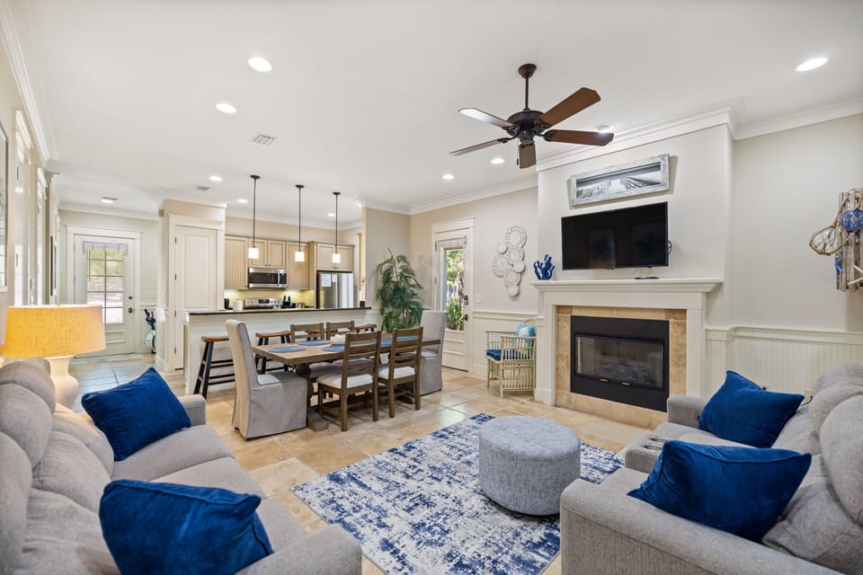 House, 4 Bedrooms | Living area | Smart TV