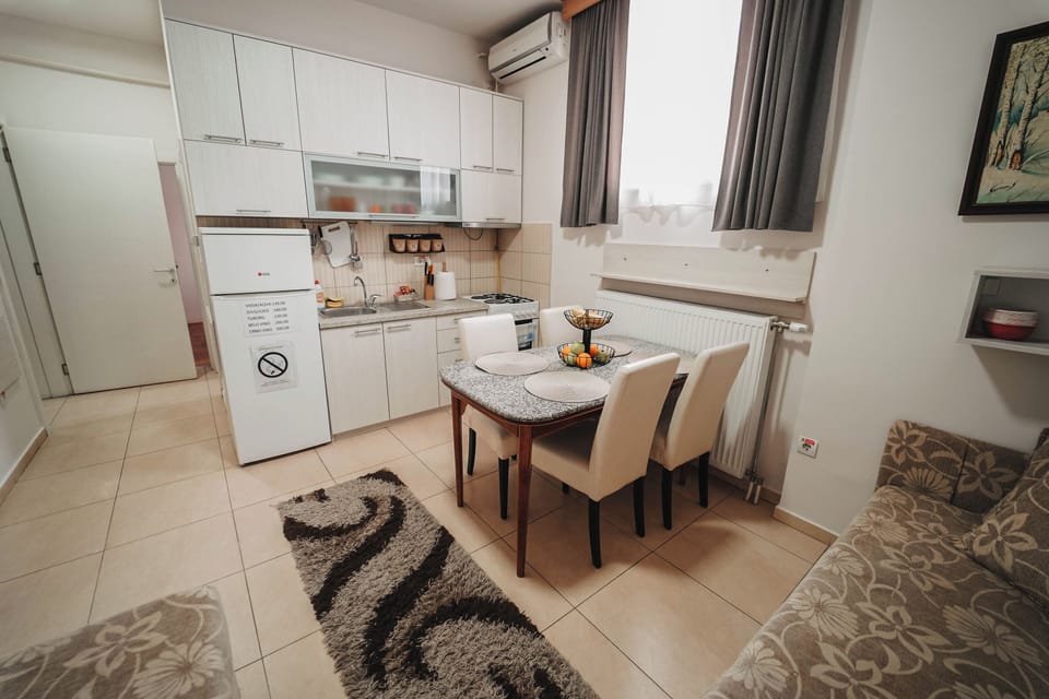 Apartment | Private kitchen | Cookware/dishes/utensils