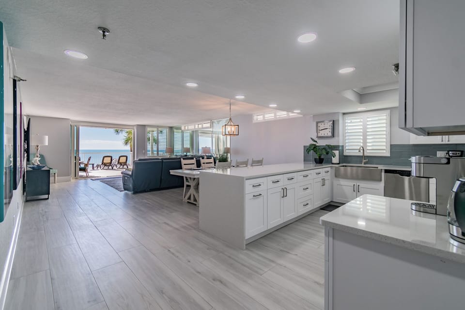 Beautiful refurbished fully stocked kitchen. With coffee station.