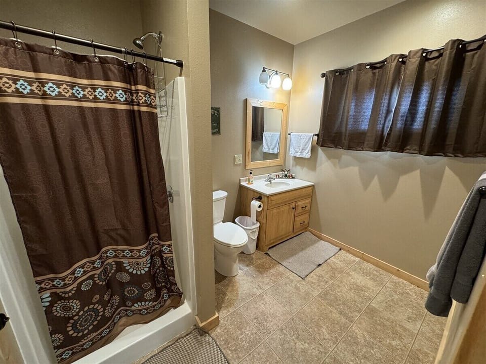 Garage/Bunkhouse bathroom