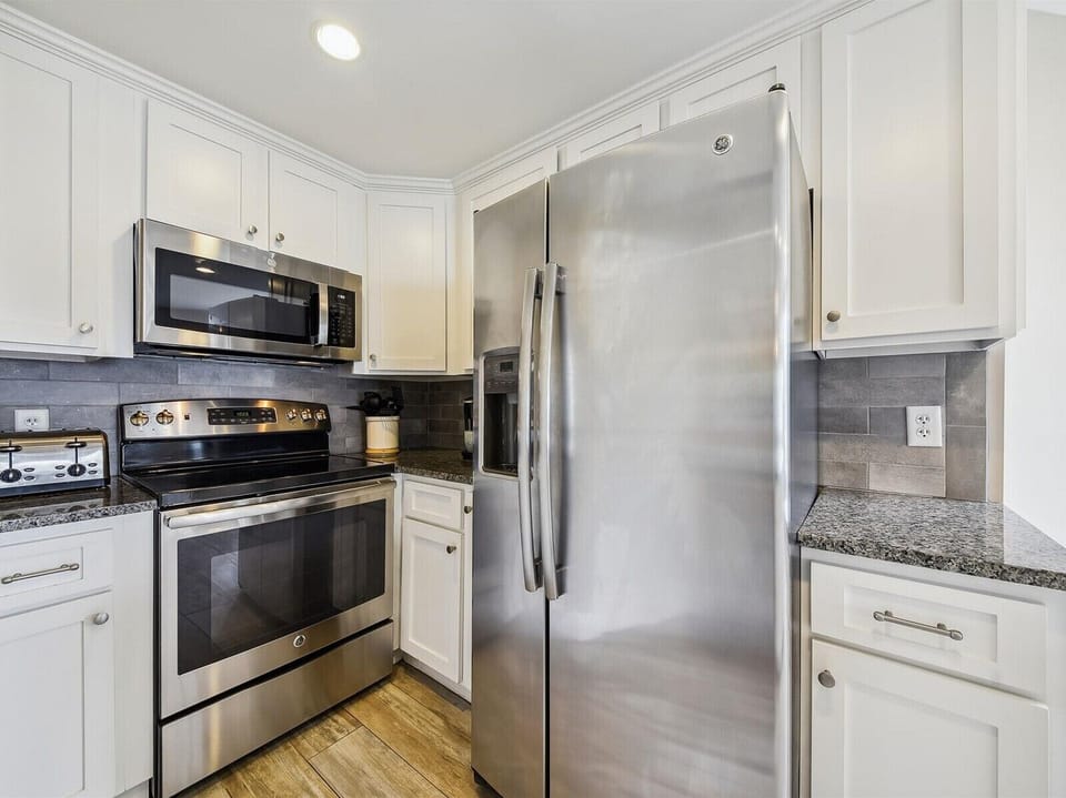 Kitchen with Stainless Steel Appliances at 3210 Windsor Court South
