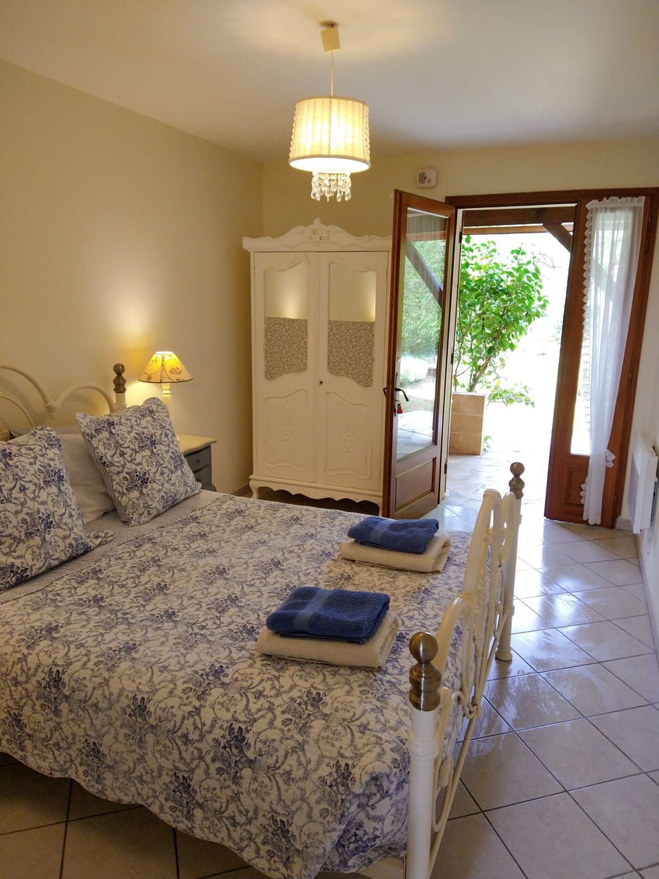 Double Room, Non Smoking, Garden View | Individually decorated, individually furnished, free WiFi, bed sheets