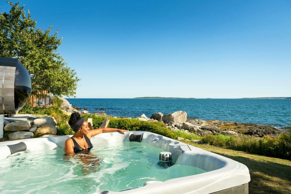 Outdoor spa tub